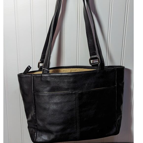 Giani Bernini Women's Black Soft Leather Shoulder Bag - Picture 2 of 4